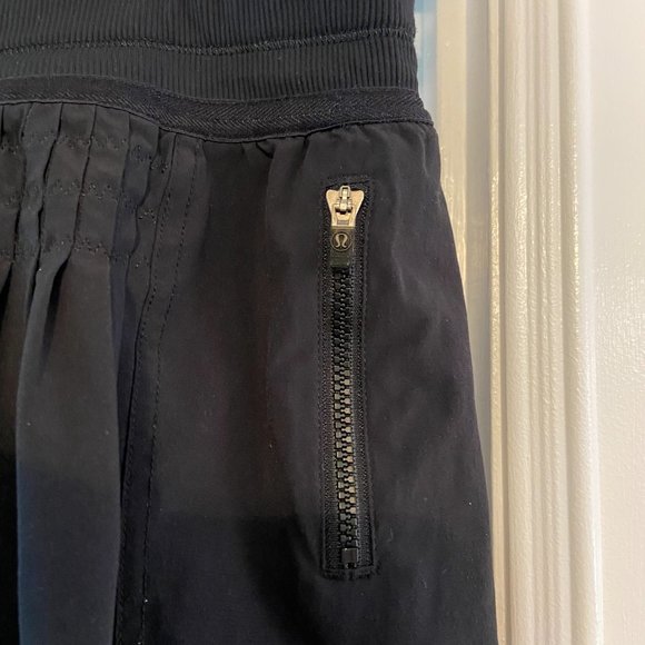 Lululemon black tennis skirt size 8 - Picture 2 of 9